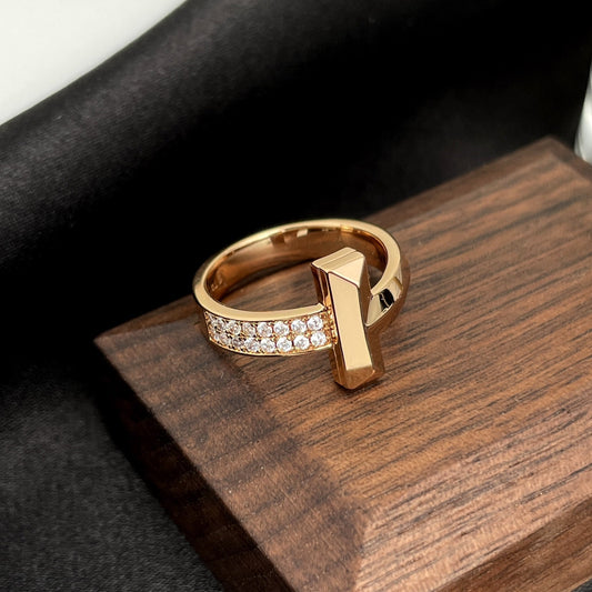 [⭐JeweliWhal]T WIDE DIAMOND RING