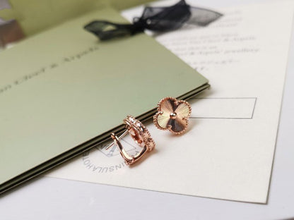 [⭐⭐JeweliWhal]CLOVER MEDIUM STUD EARRINGS