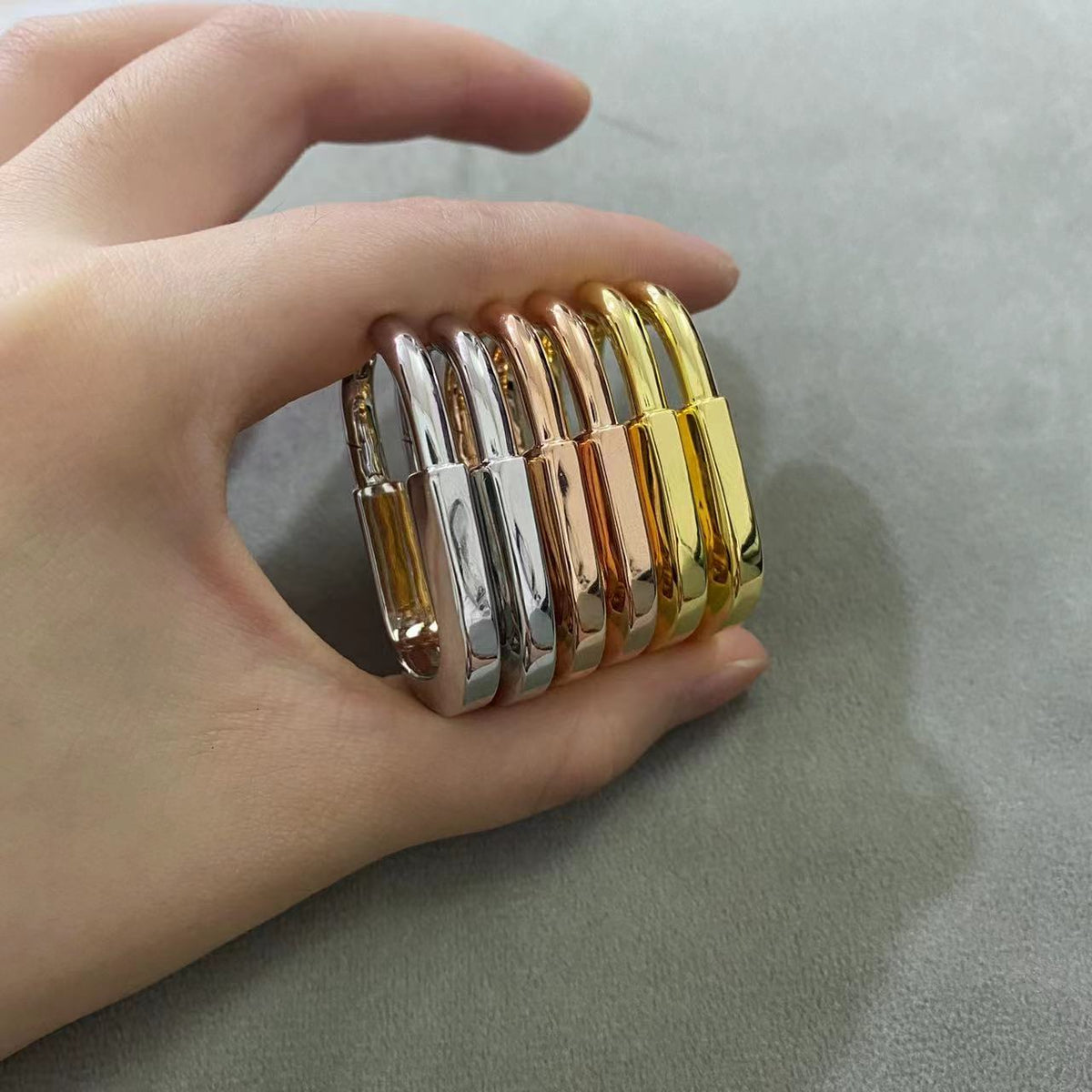 [⭐JeweliWhal]LOCK MEDIUM EARRINGS