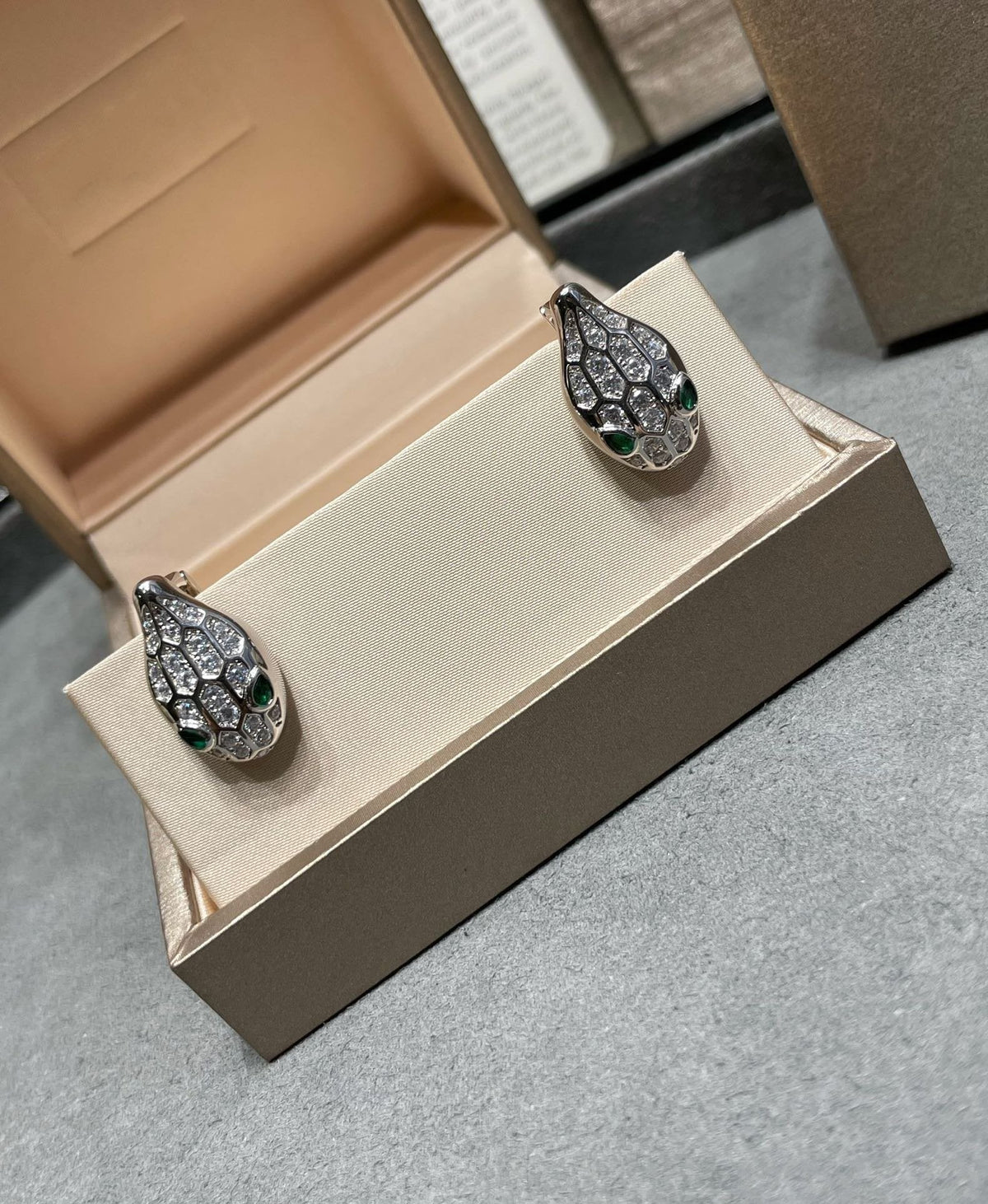 [⭐⭐JeweliWhal]SERPENT DIAMOND STUD EARRINGS