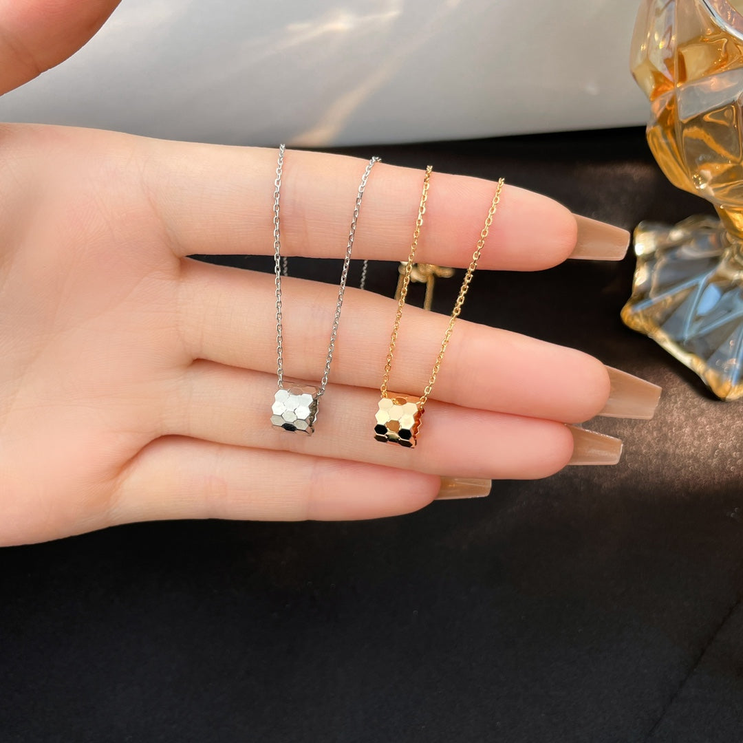 [⭐⭐JeweliWhal]BEE MINI NECKLACE