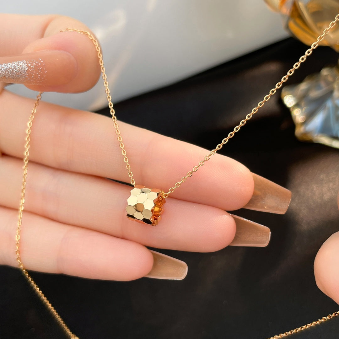 [⭐⭐JeweliWhal]BEE MINI NECKLACE