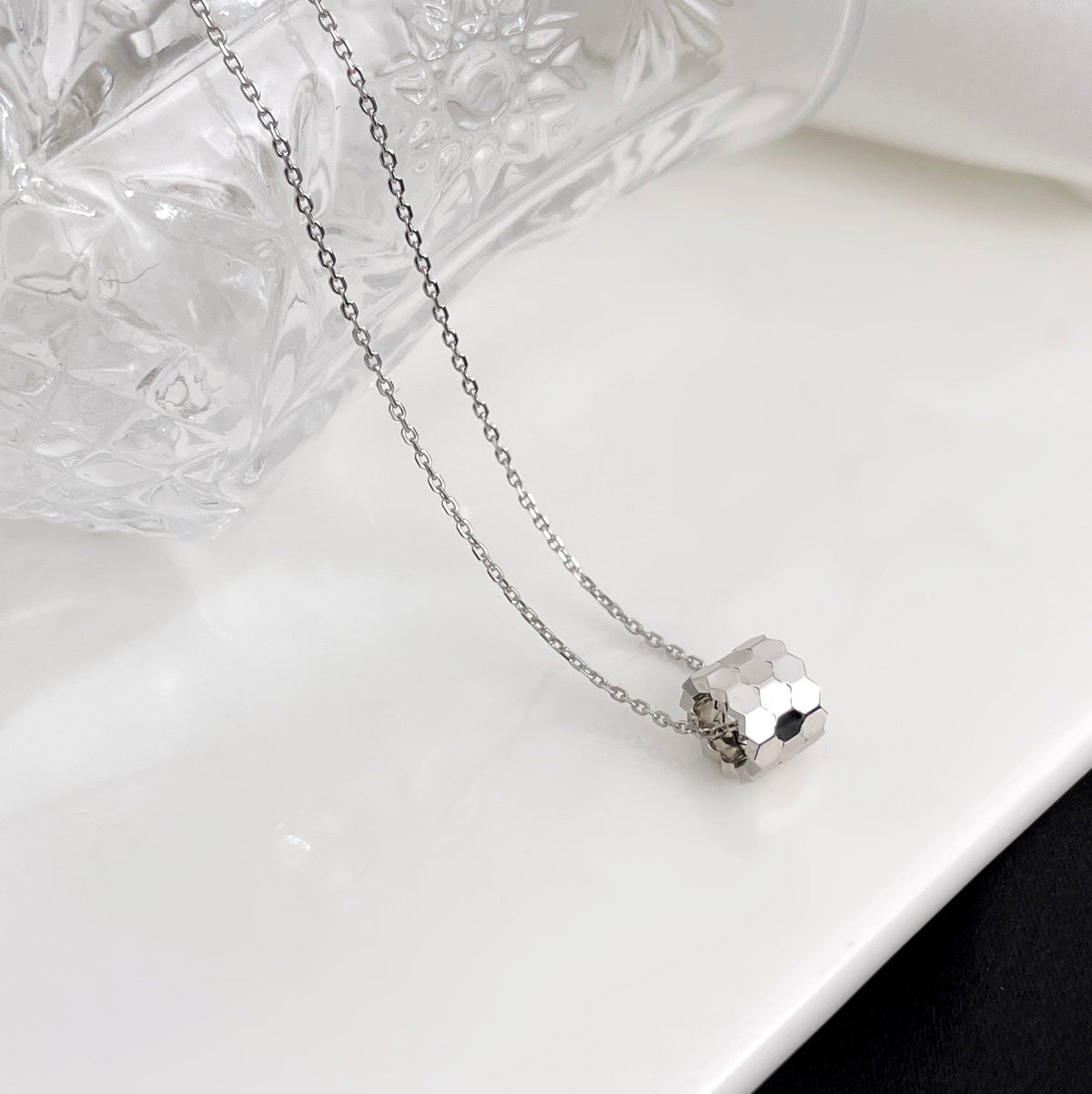 [⭐⭐JeweliWhal]BEE MINI NECKLACE