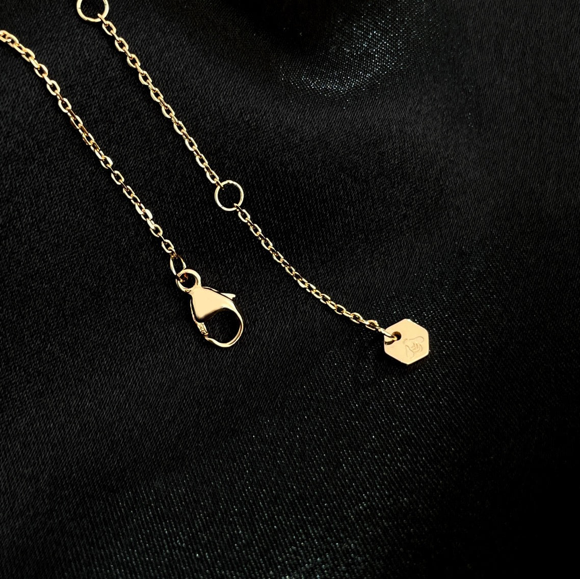 [⭐⭐JeweliWhal]BEE MINI NECKLACE