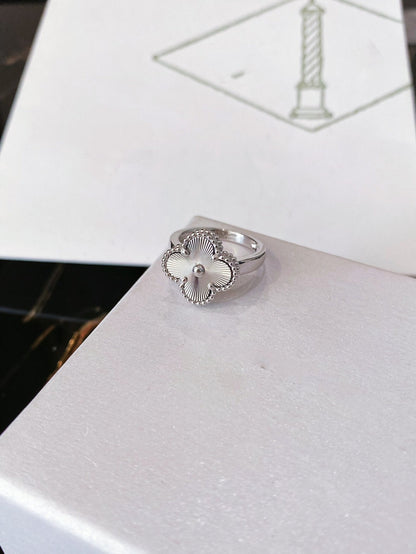 [⭐⭐JeweliWhal]CLOVER SILVER RING