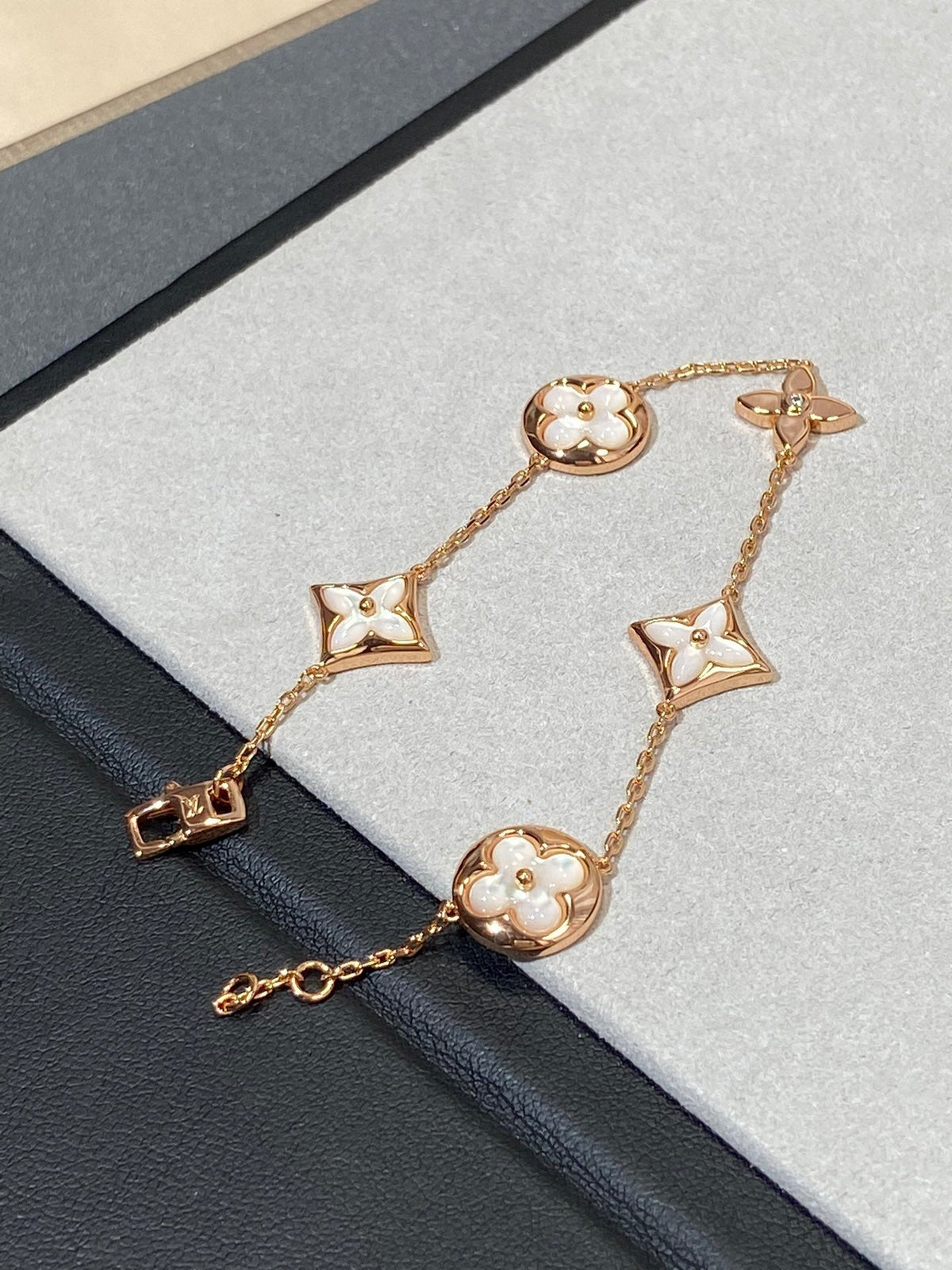 [⭐⭐JeweliWhal]STAR AND SUN 5 MOTIF MOP PINK GOLD BRACELET