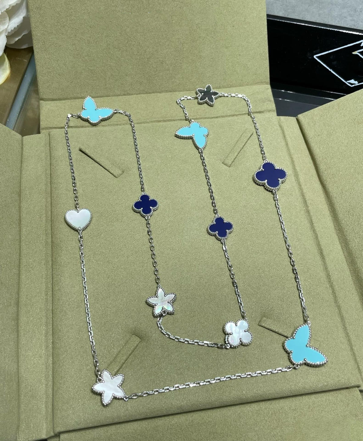 [⭐⭐JeweliWhal]LUCKY CLOVER SILVER 11 MOTIF NECKLACE
