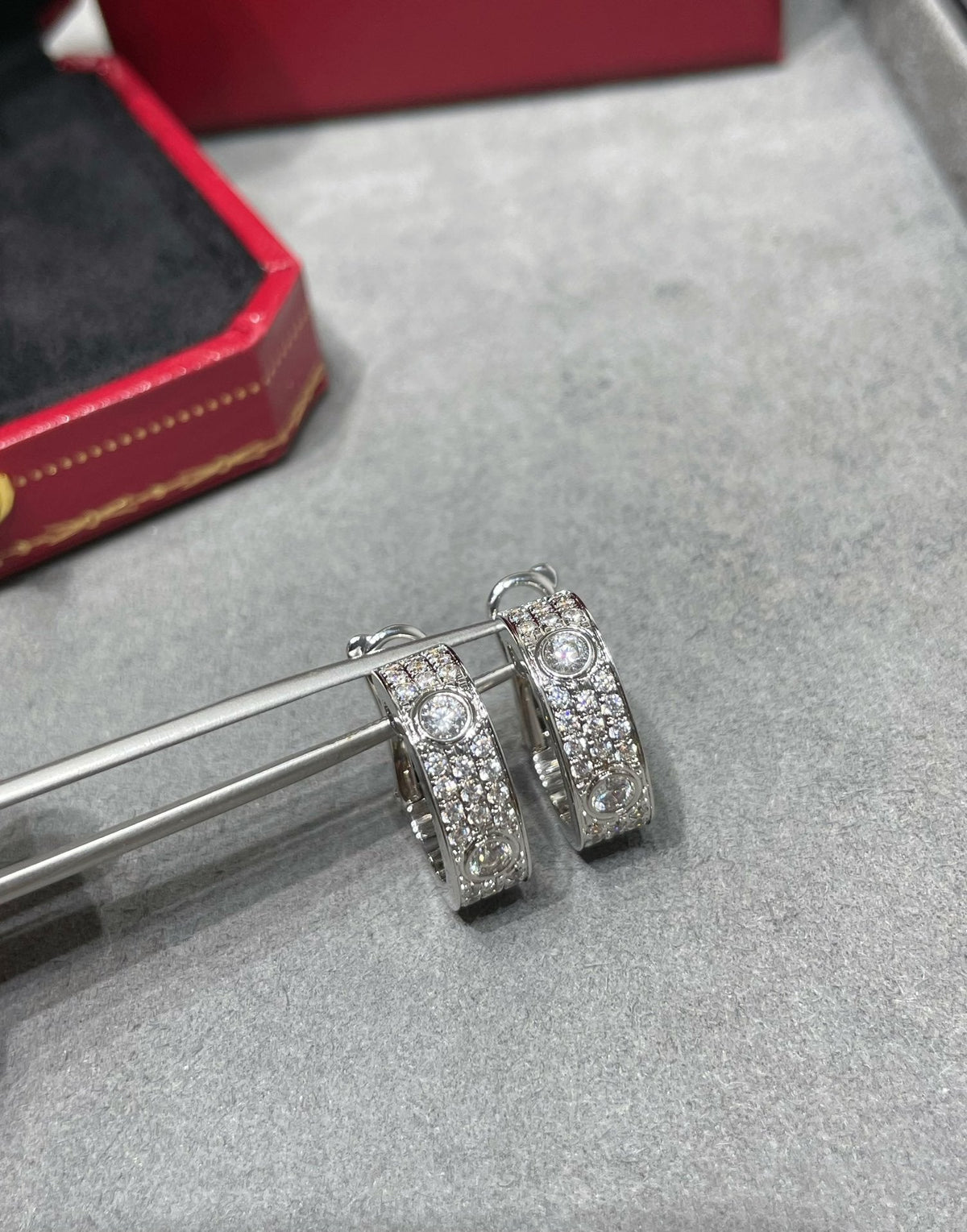 [⭐⭐JeweliWhal]LOVE 5.5MM DIAMOND PAVED EARRINGS