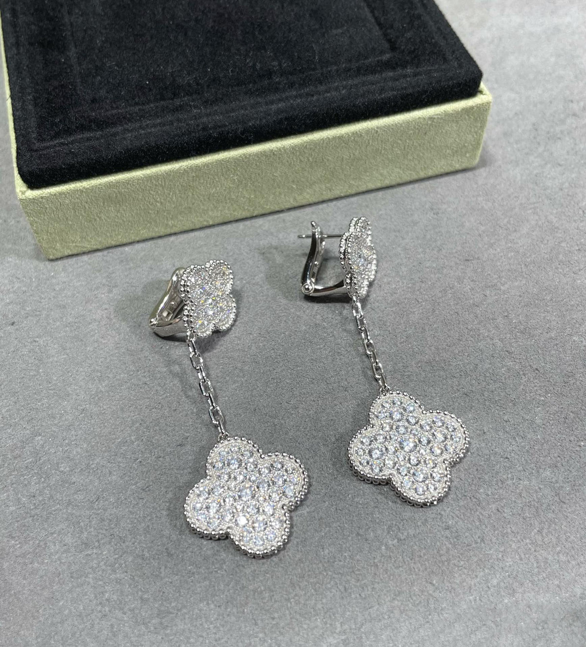 [⭐⭐JeweliWhal]CLOVER 2モチーフ ダイヤモンドパヴェ シルバーピアス