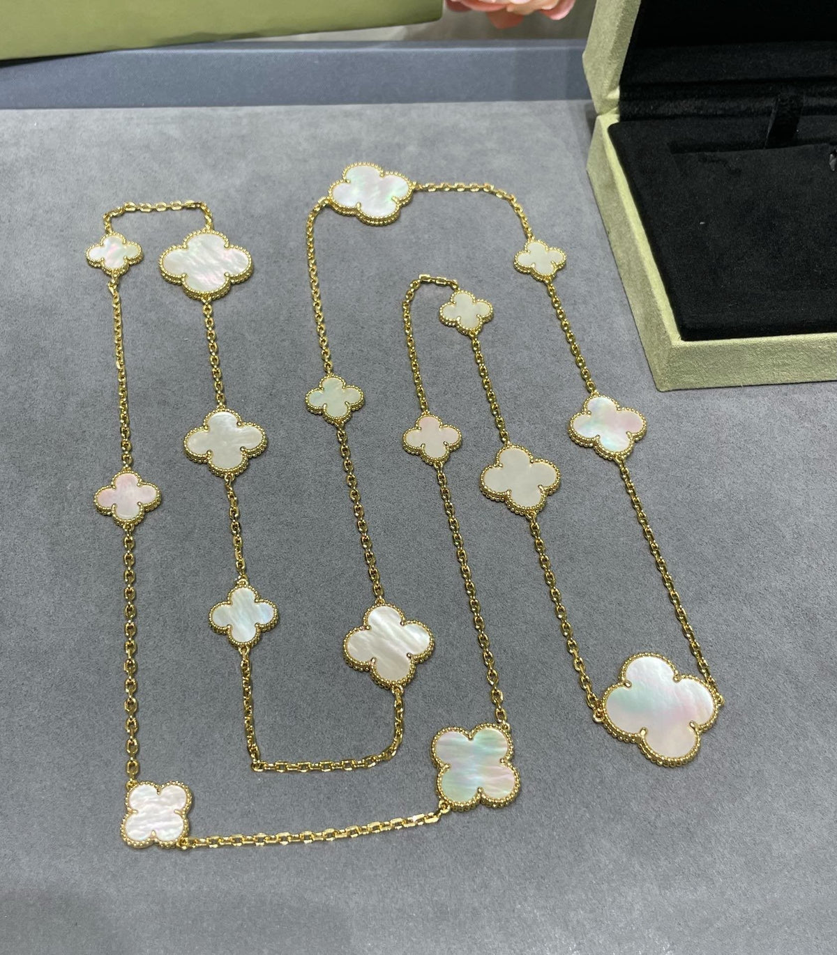 [⭐⭐JeweliWhal]CLOVER 16 MOTIF WHITE MOP GOLD NECKLACE