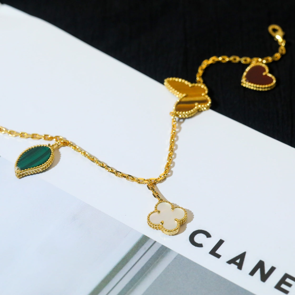 [⭐⭐JeweliWhal]LUCKY SPRING 5 MOTIF GOLD BRACELET