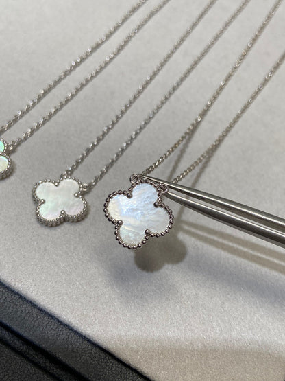 [⭐⭐JeweliWhal]CLOVER MEDIUM SILVER WHITE MOP NECKLACE