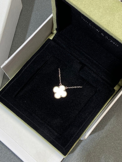 [⭐⭐JeweliWhal]CLOVER MEDIUM SILVER WHITE MOP NECKLACE