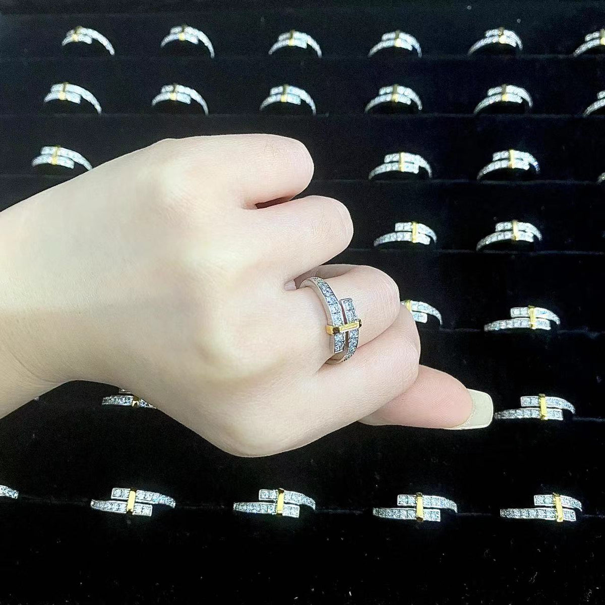 [⭐JeweliWhal]EDGE GOLD SILVER DIAMOND RING