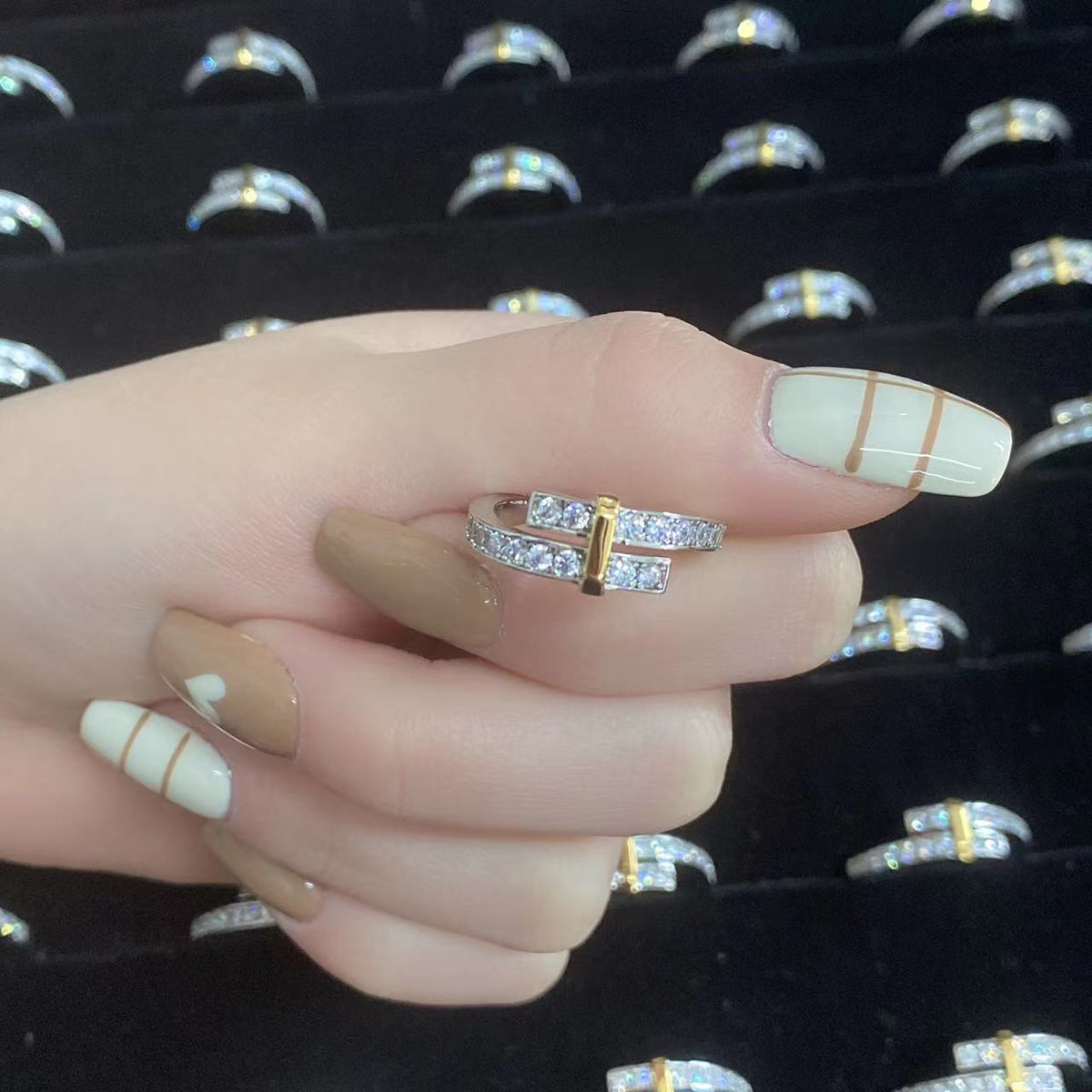 [⭐JeweliWhal]EDGE GOLD SILVER DIAMOND RING