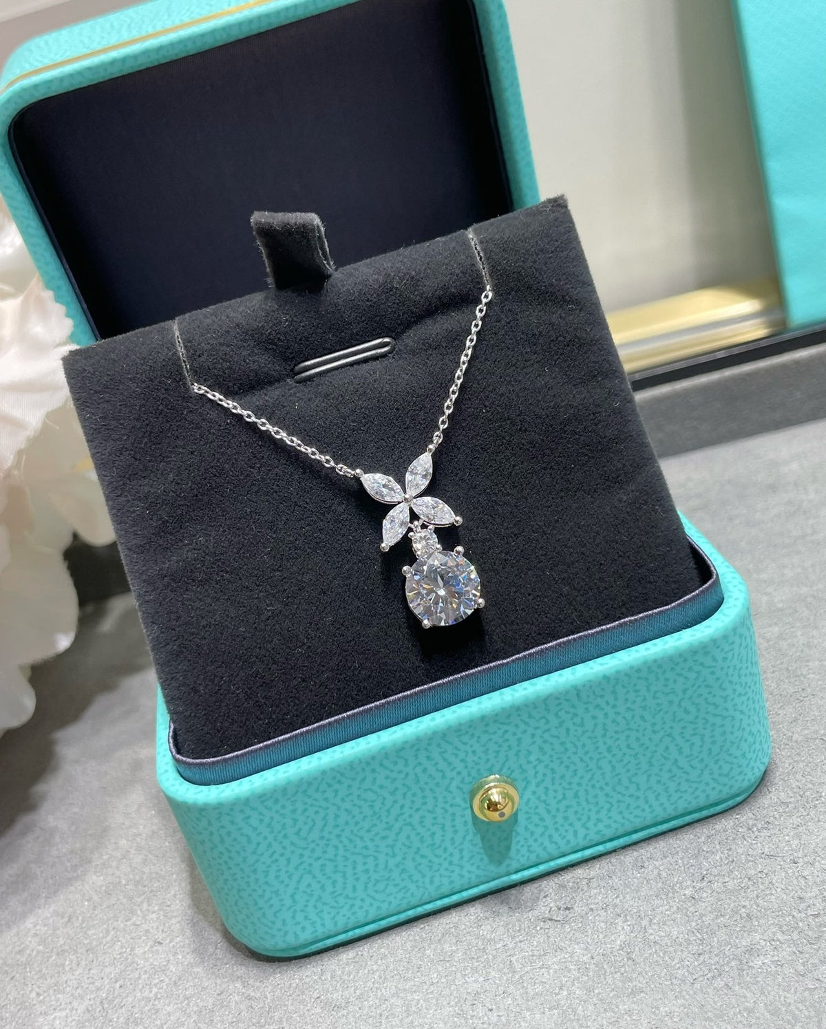 [⭐JeweliWhal]VICTORIA PENDANT SILVER DIAMOND NECKLACE