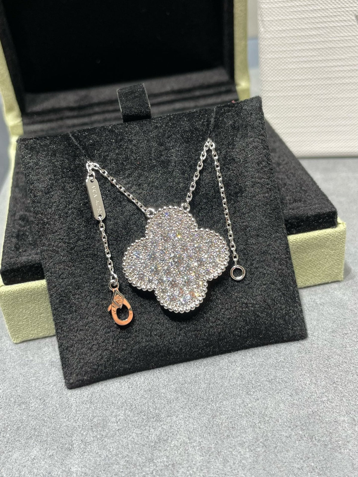 [⭐⭐JeweliWhal]CLOVER 25MM LARGE PENDANT DIAMOND PAVED SILVER NECKLACE