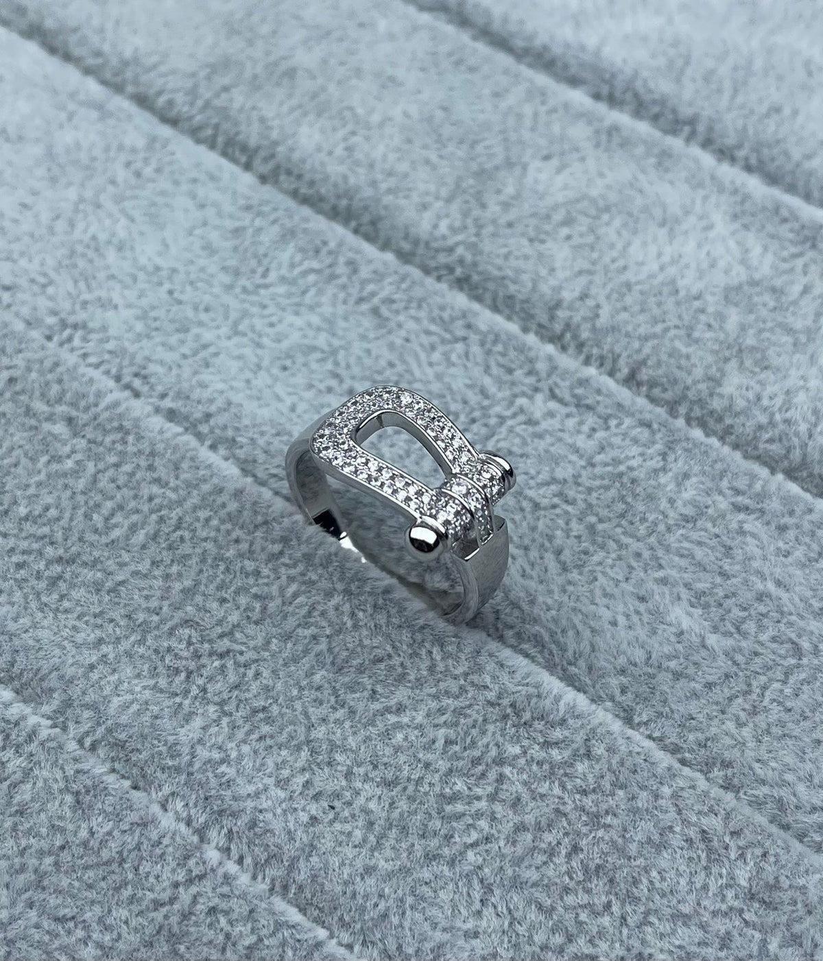 [⭐⭐JeweliWhal]Wide Hoof-Shaped Diamond-Studded Ring