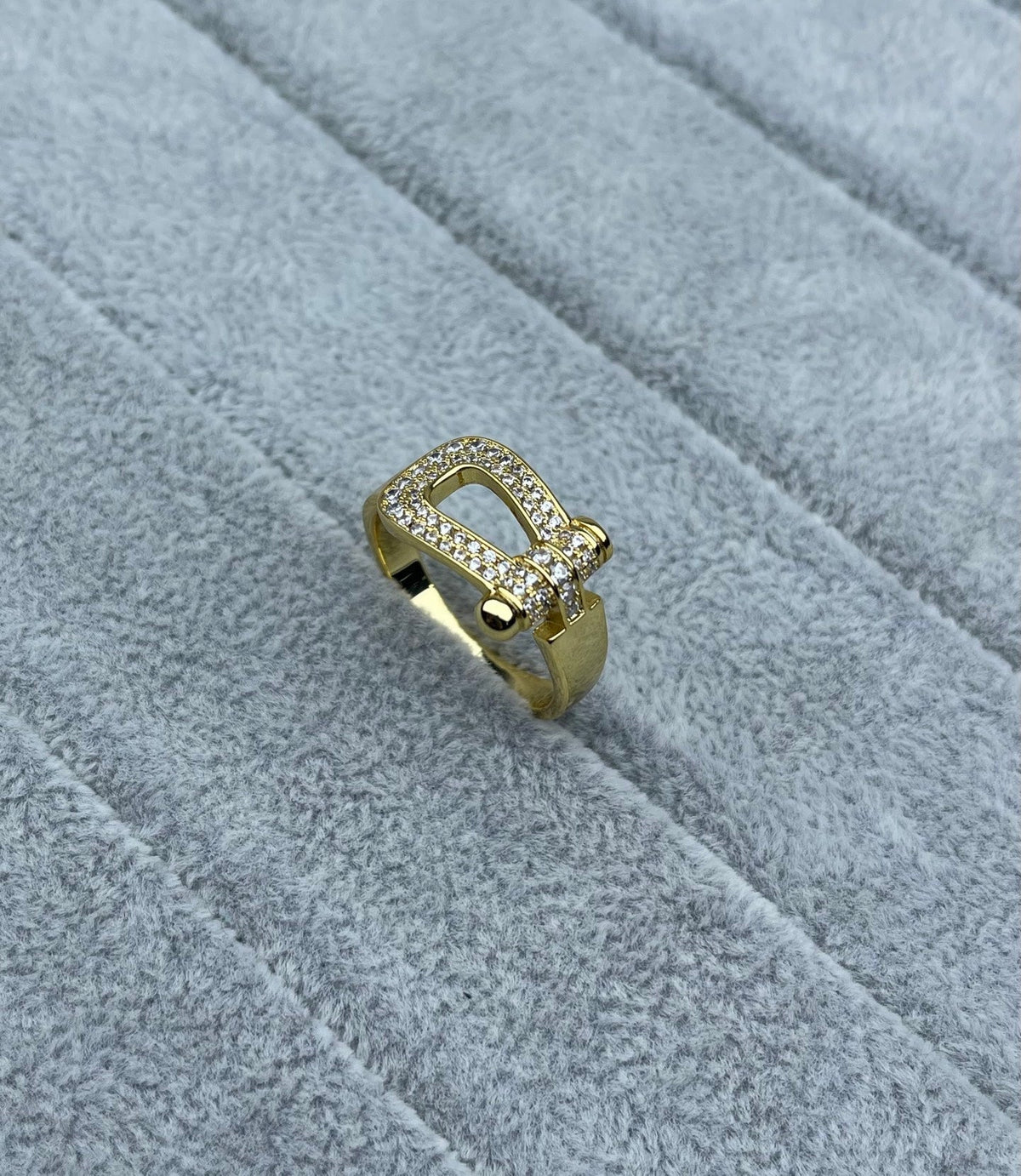 [⭐⭐JeweliWhal]Wide Hoof-Shaped Diamond-Studded Ring