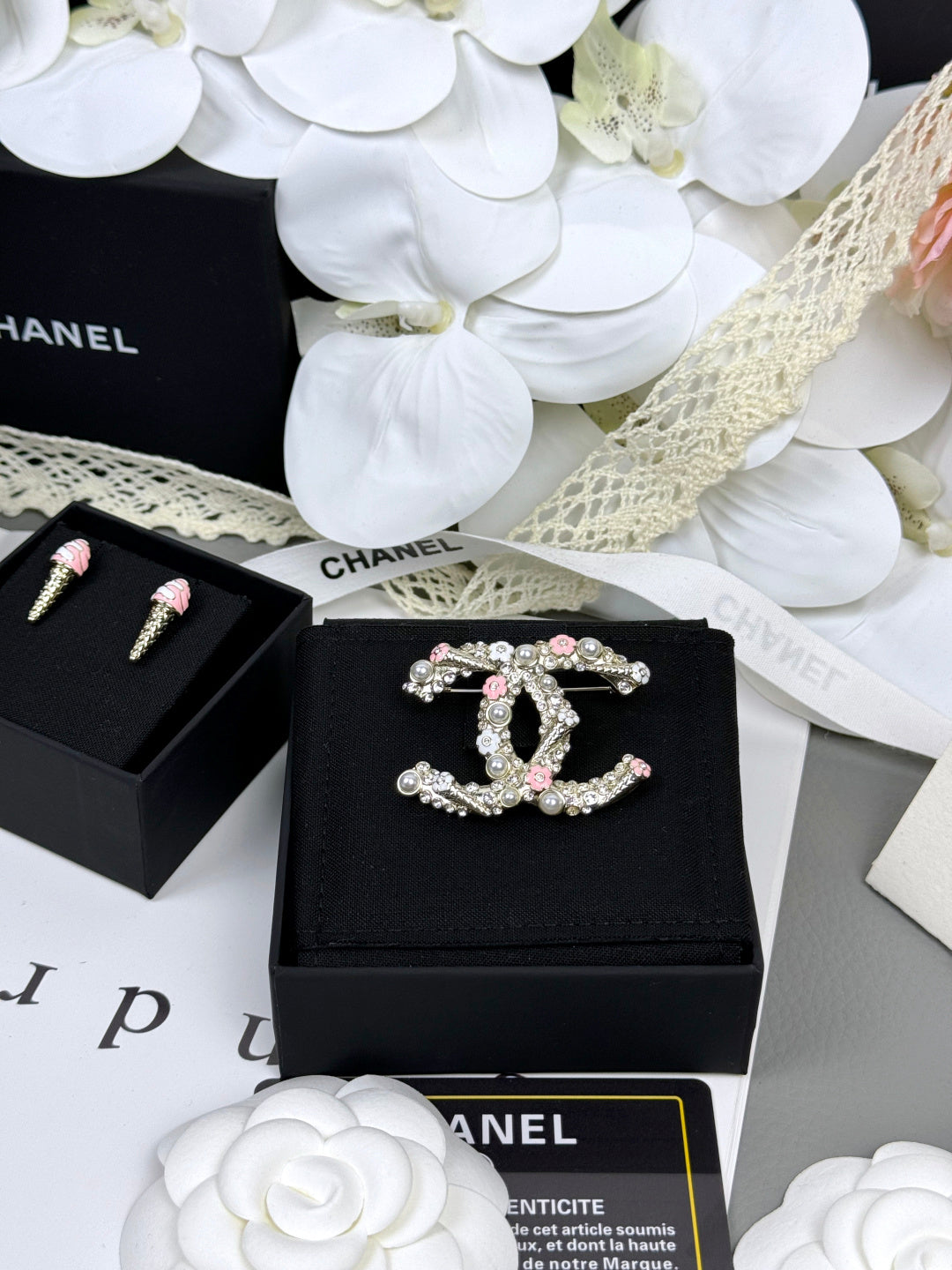 [⭐⭐JeweliWhal]26C Pink-White Enamel Ice Cream Cone Double C Brooch