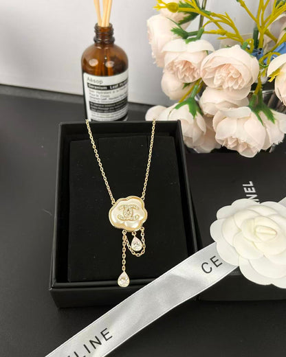 [⭐⭐JeweliWhal]Cloud Pearl Mother-of-Pearl Diamond Chain Pendant Necklace