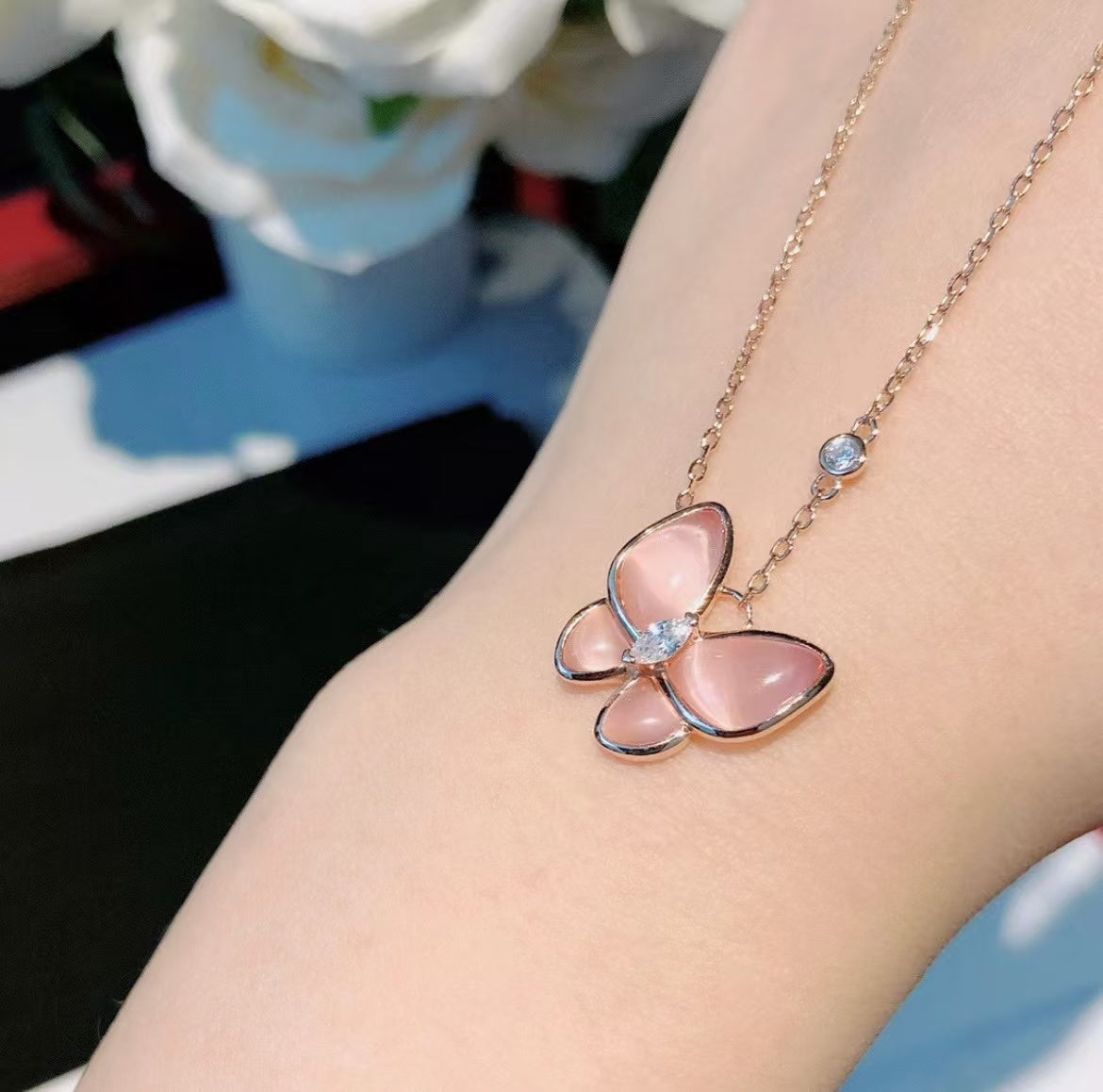 [⭐⭐JeweliWhal]BUTTERFLY PINK MOTHER-OF-PEARL DIAMOND NECKLACE