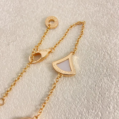 [⭐⭐JeweliWhal]NEW ARRIVAL: TEN-FLOWER DRESS AND GOLD NECKLACE