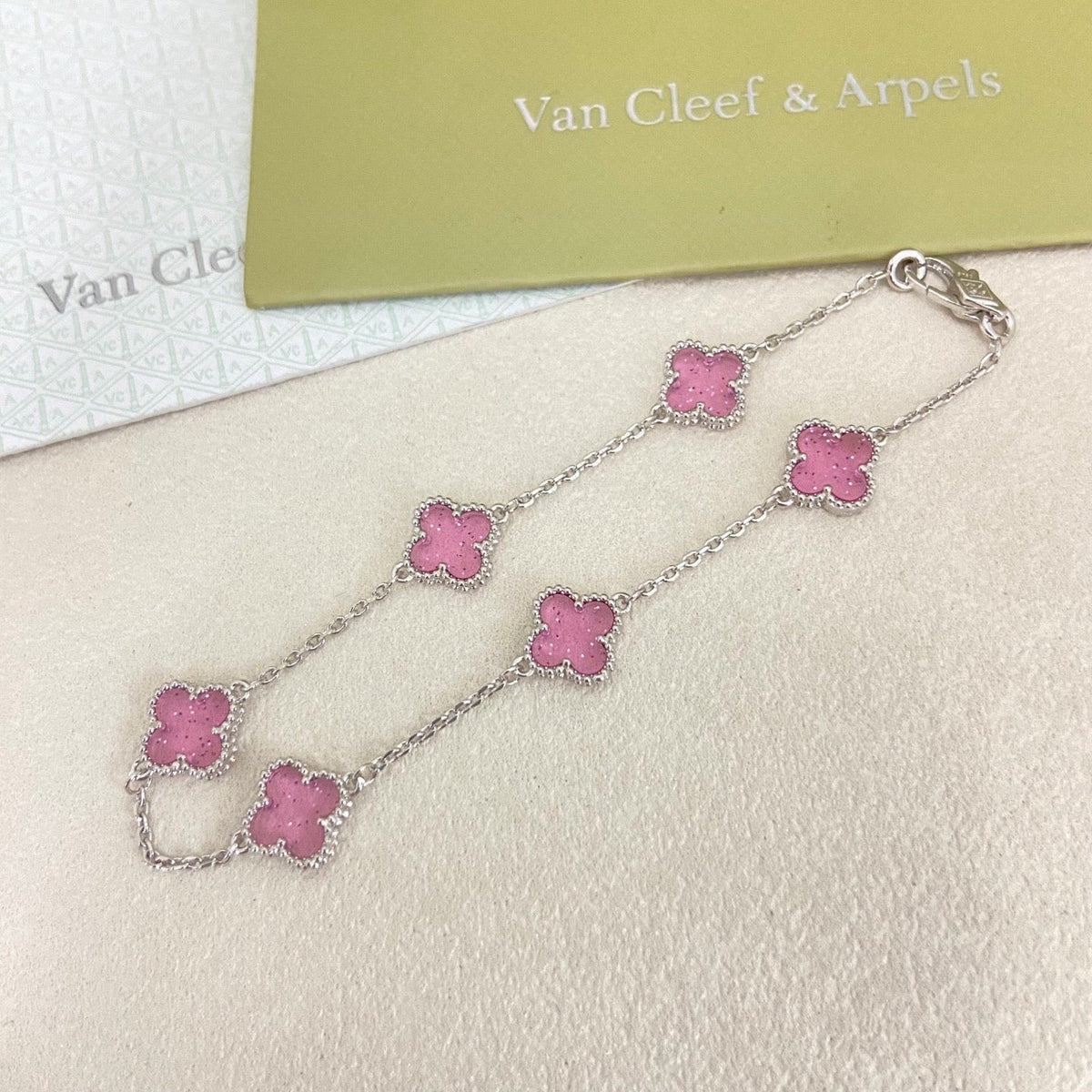[⭐⭐JeweliWhal]2026 NEW CLOVER 6 MOTIF BUBBLE PINK ENAMEL BRACELET