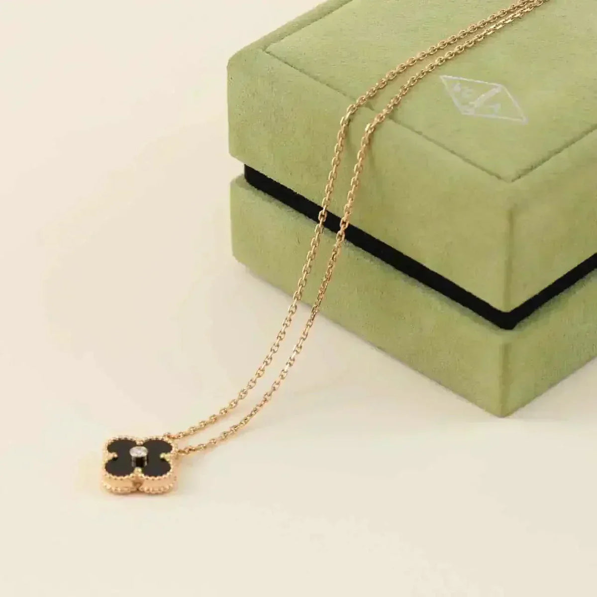 [⭐⭐JeweliWhal]CLOVER 15MM DIAMOND ONYX NECKLACE
