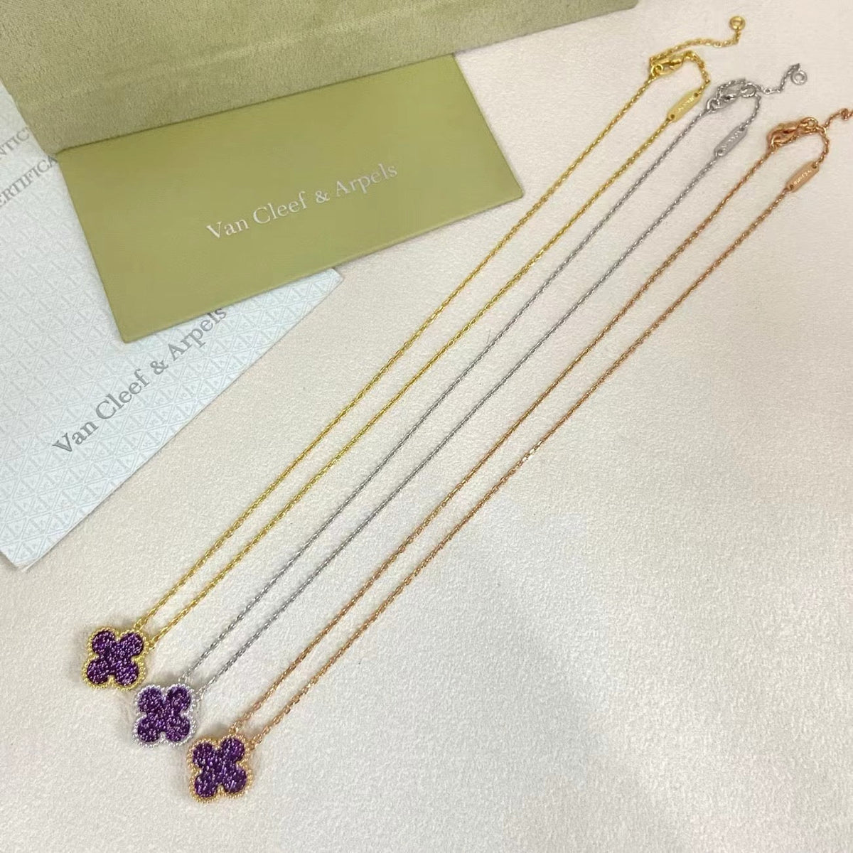 [⭐⭐JeweliWhal]NEW 15MM PURPLE SAND-GOLD FOUR-LEAF CLOVER NECKLACE