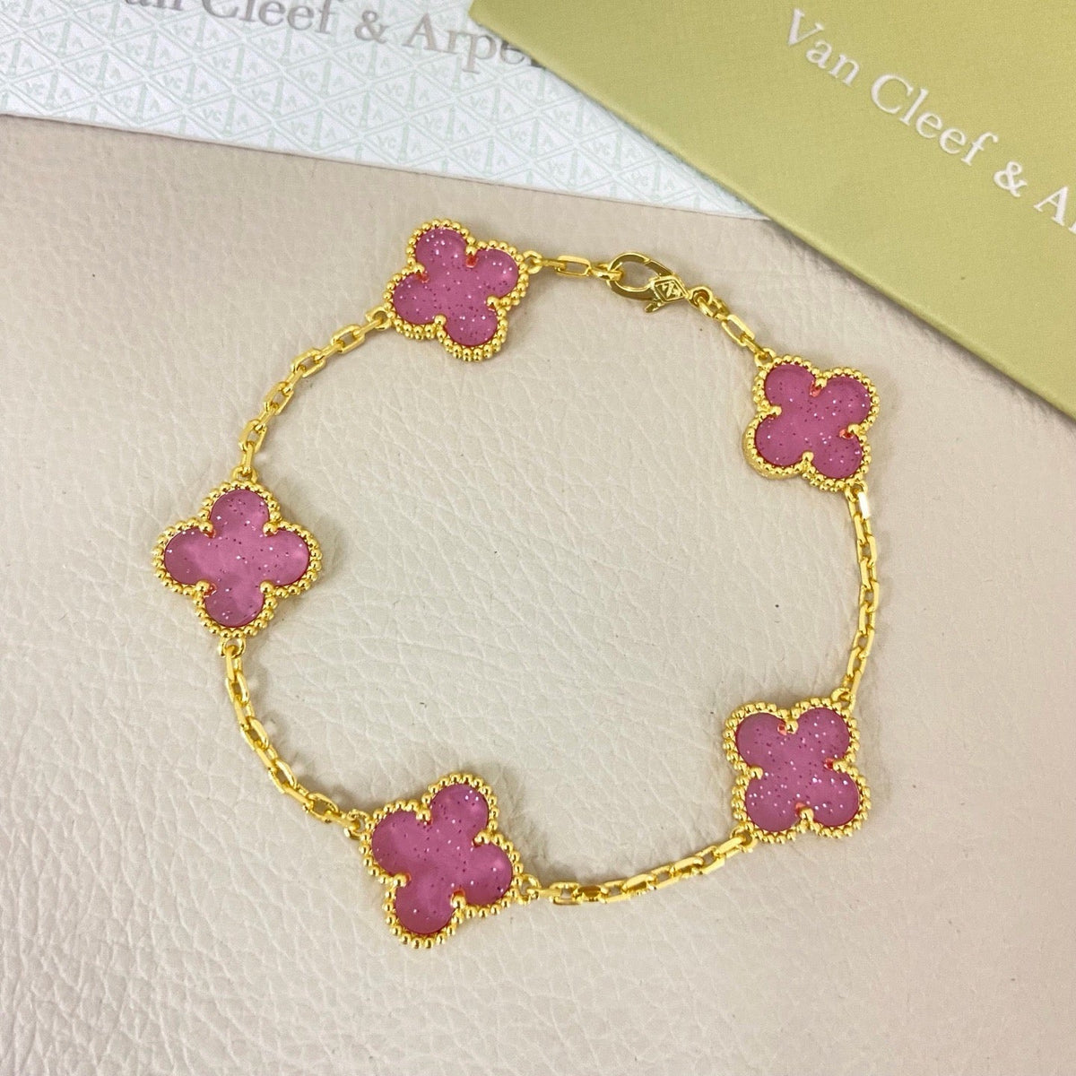 [⭐⭐JeweliWhal]NEW BUBBLE PINK ENAMEL 5-FLOWER BRACELET