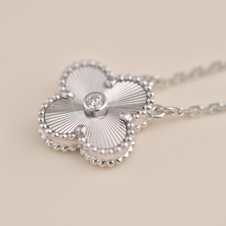 [⭐⭐JeweliWhal]CLOVER 15MM ダイヤモンドレーザーネックレス シルバー