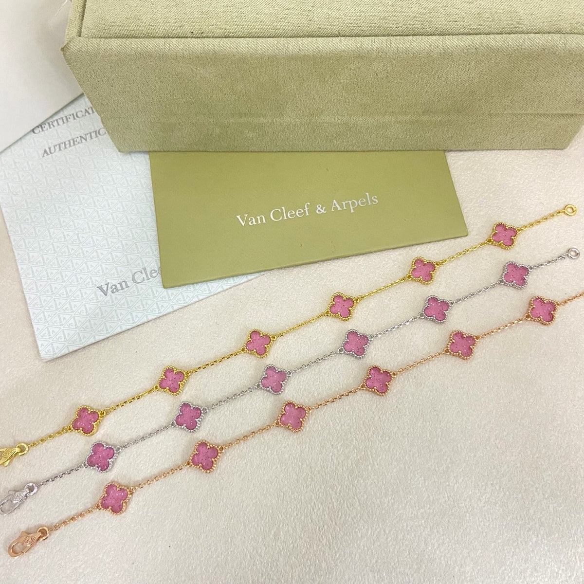 [⭐⭐JeweliWhal]2026 NEW CLOVER 6 MOTIF BUBBLE PINK ENAMEL BRACELET