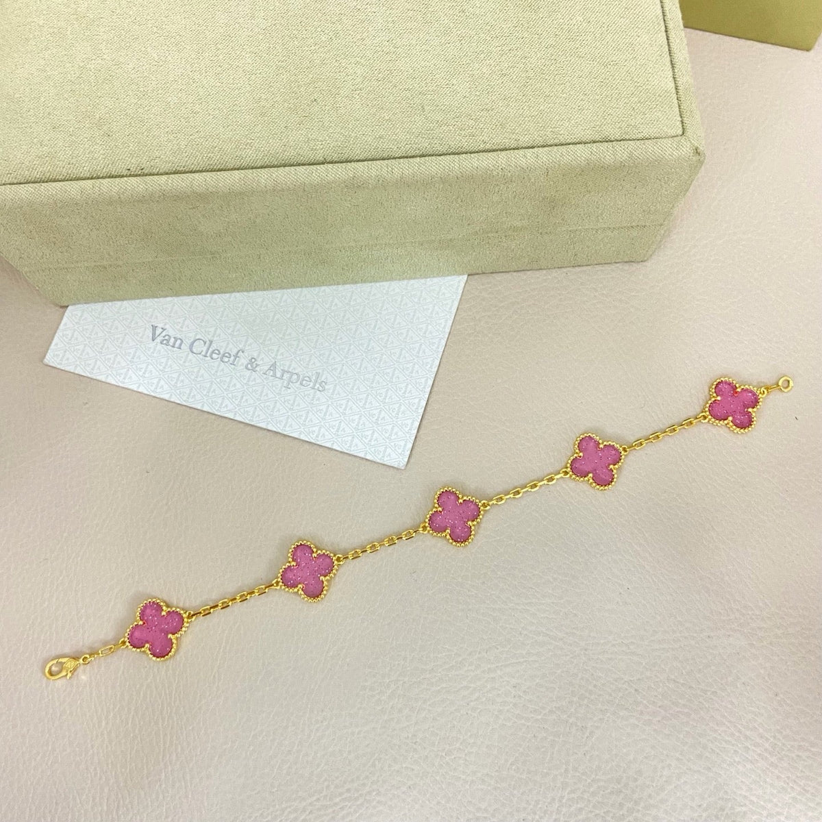 [⭐⭐JeweliWhal]NEW BUBBLE PINK ENAMEL 5-FLOWER BRACELET