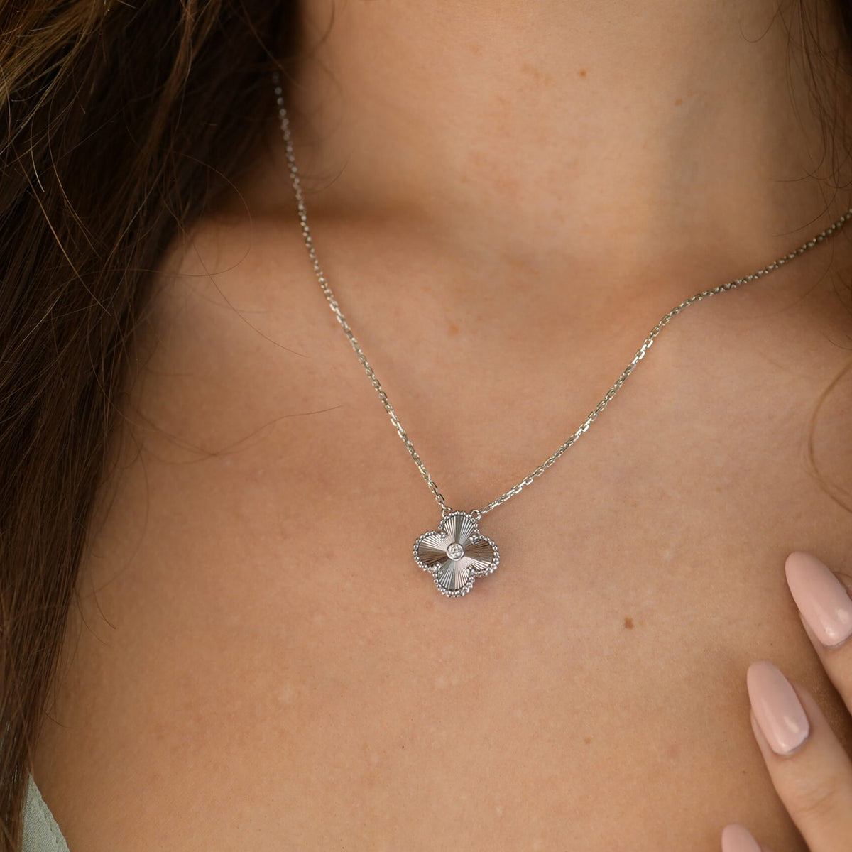 [⭐⭐JeweliWhal]CLOVER 15MM ダイヤモンドレーザーネックレス シルバー