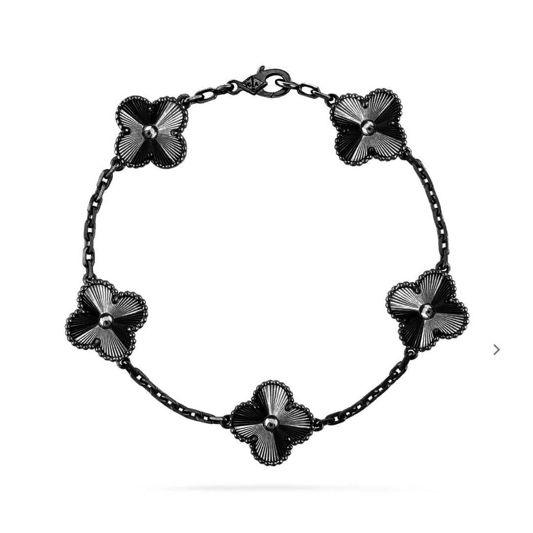 {
"⭐⭐JeweliWhal": "⭐⭐JeweliWhal",
"CLOVER 5 MOTIF BLACK BRACELET": "クローバー 5モチーフ ブラック ブレスレット"
}