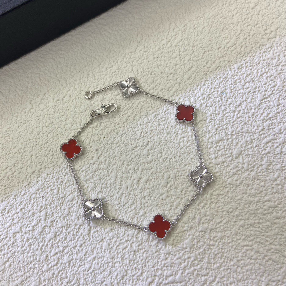[⭐⭐JeweliWhal]CLOVER 6 MOTIF RED AGATE LASER BRACELET