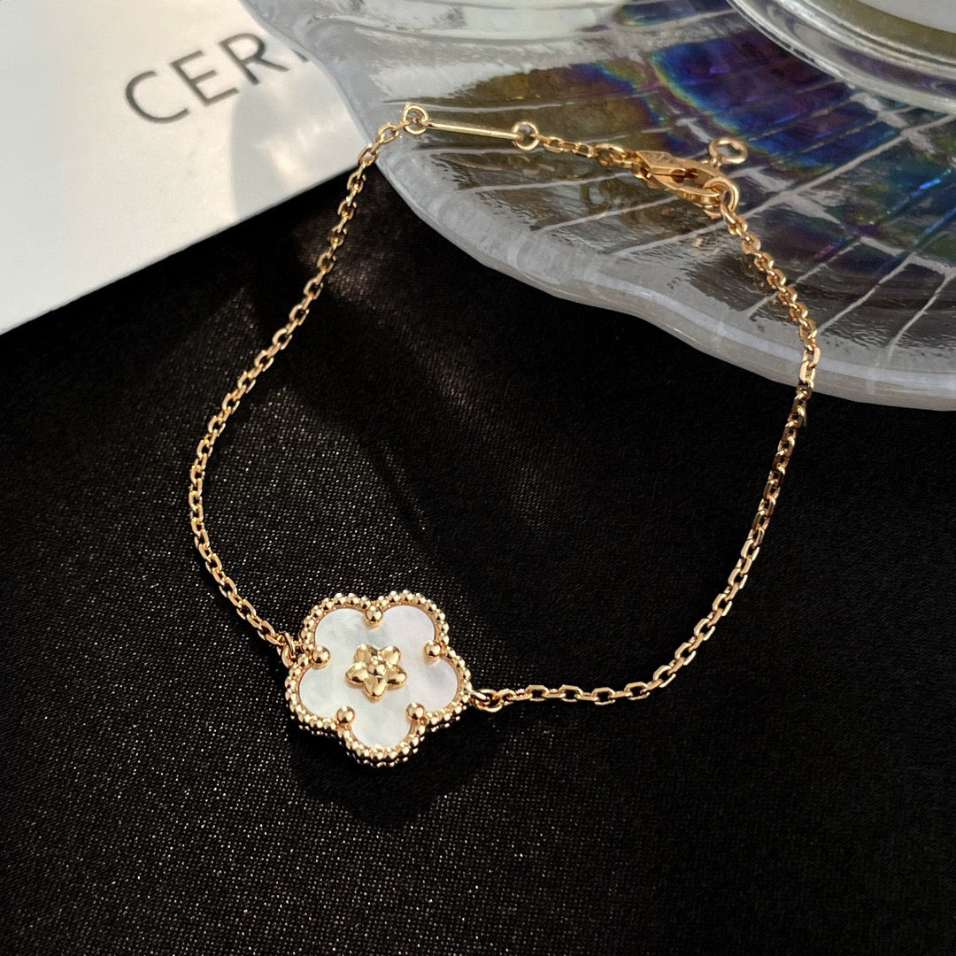 [⭐⭐JeweliWhal]LUCKY WHITE MOP PLUM BLOSSOM  BRACELET