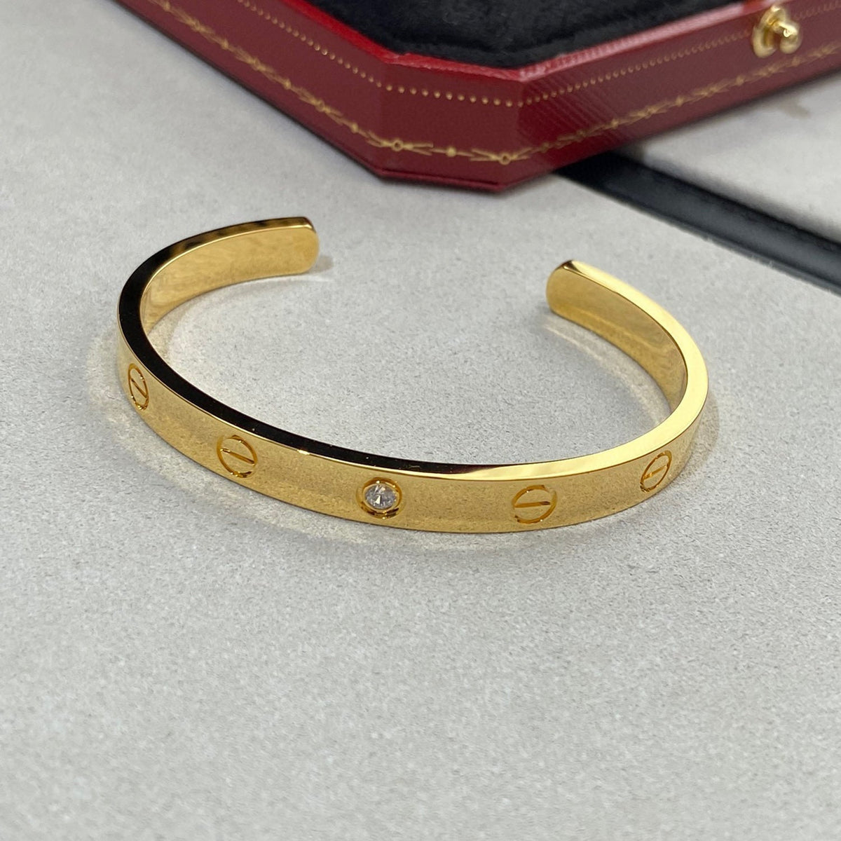 [⭐⭐JeweliWhal]LOVE ブレスレット 6.1mm 1ダイヤモンド オープンカフ