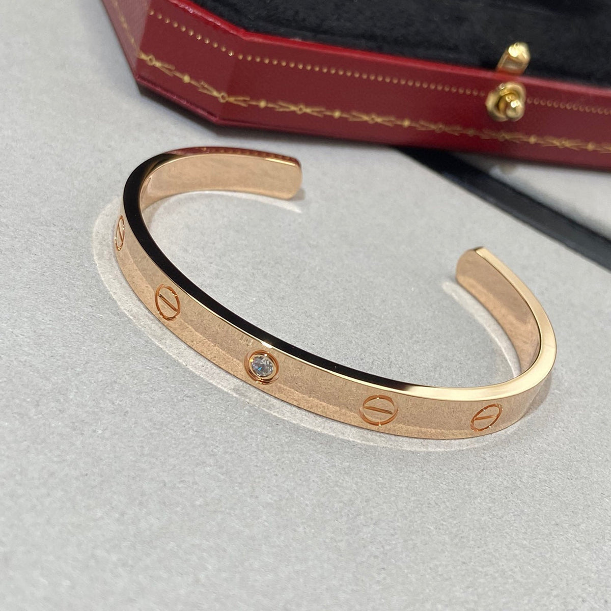 [⭐⭐JeweliWhal]LOVE ブレスレット 6.1mm 1ダイヤモンド オープンカフ