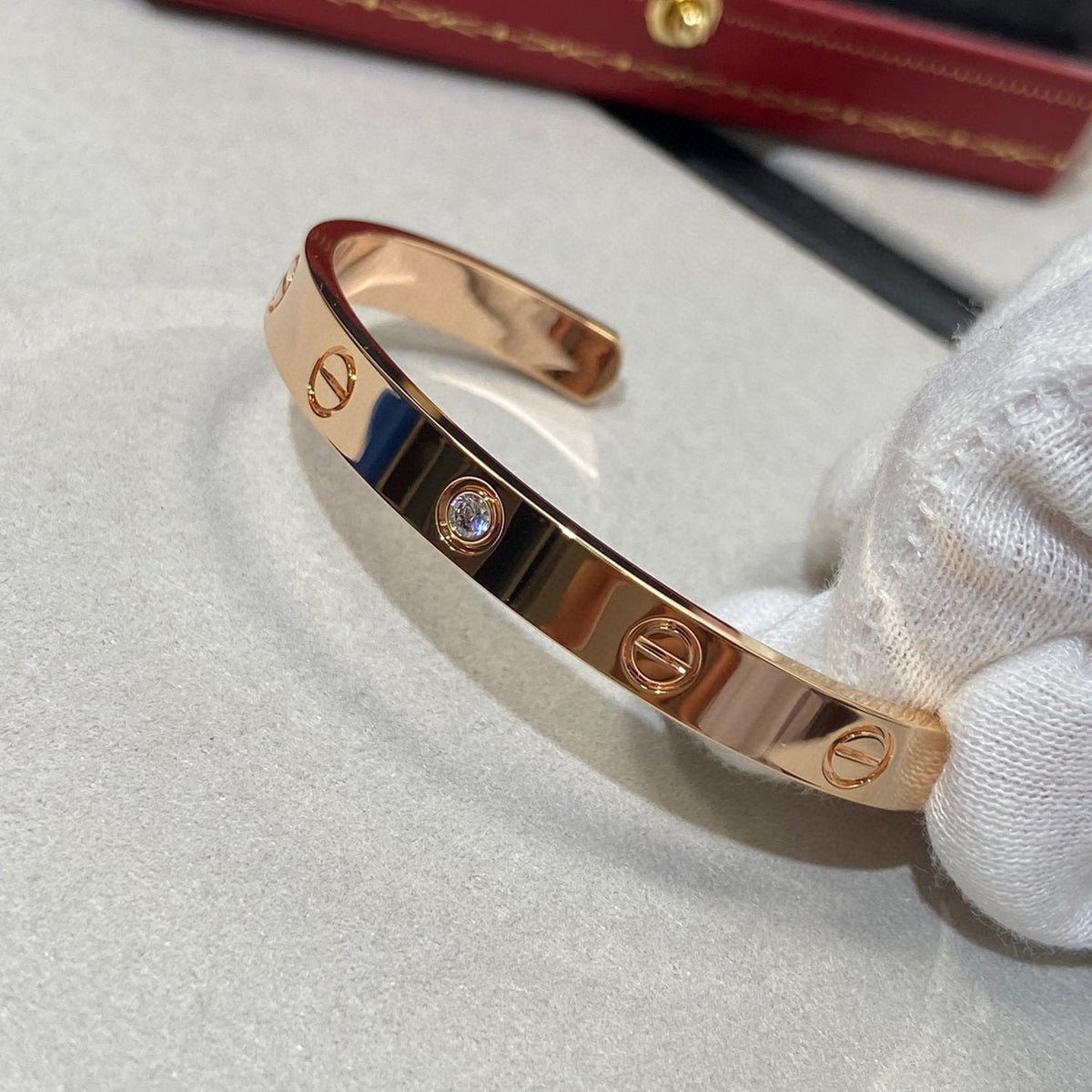 [⭐⭐JeweliWhal]LOVE ブレスレット 6.1mm 1ダイヤモンド オープンカフ