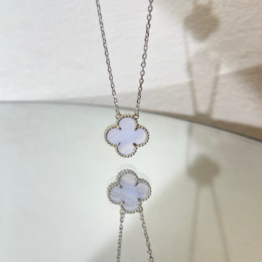 [⭐⭐JeweliWhal]CLOVER 15MM BLUE CHALCEDONY NECKLACE SILVER