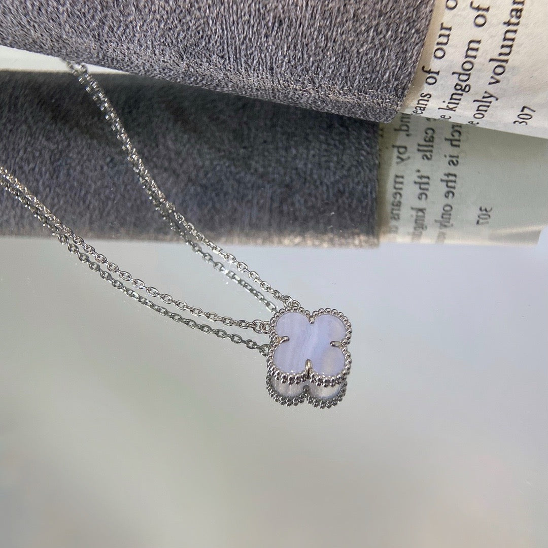 [⭐⭐JeweliWhal]CLOVER 15MM BLUE CHALCEDONY NECKLACE SILVER