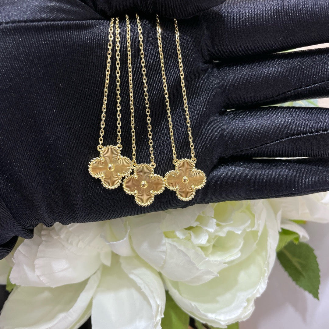 [⭐⭐JeweliWhal]CLOVER 15MM LASER NECKLACE