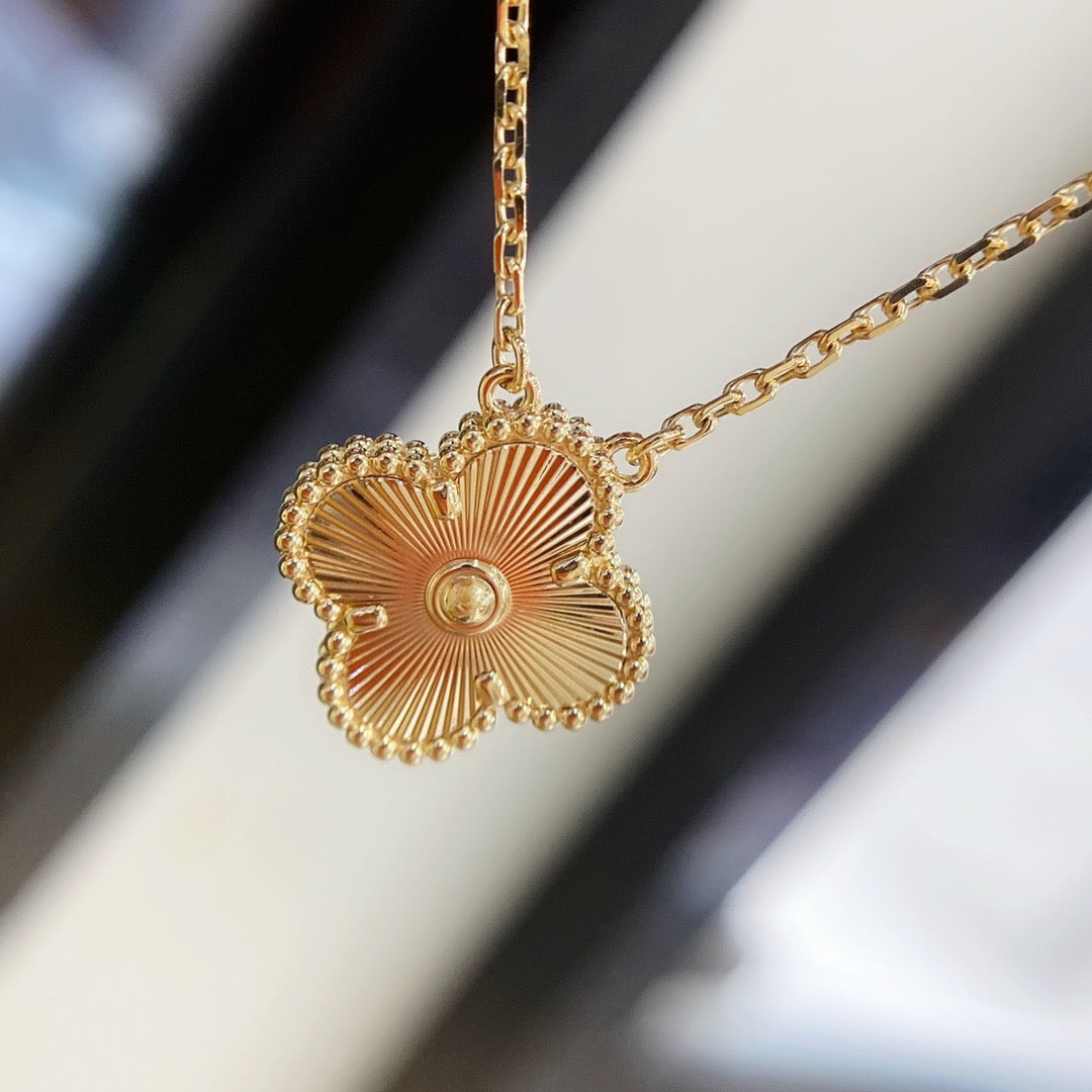 [⭐⭐JeweliWhal]CLOVER 15MM LASER NECKLACE