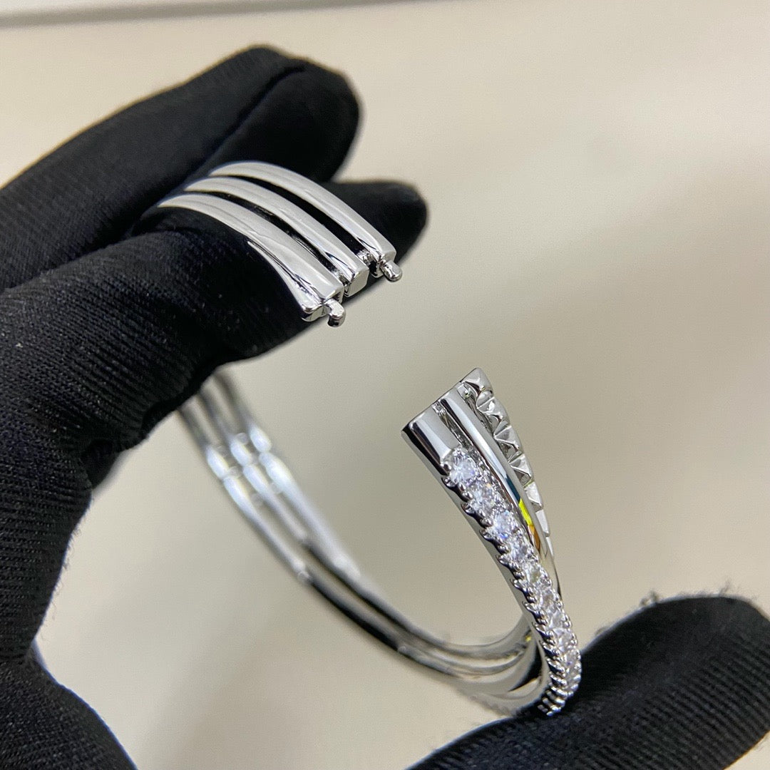 [⭐⭐JeweliWhal]ETINCELLE HALF-PAVED DIAMOND BRACELET