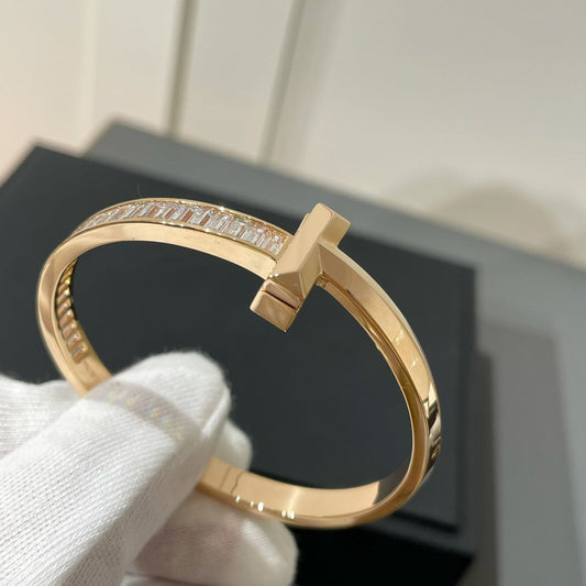 [⭐JeweliWhal]WIDE HINGED BANGLE PINK GOLD WITH BAGUETTE DIAMONDS
