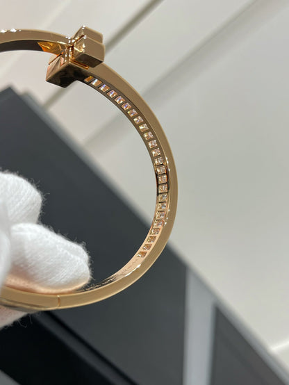 [⭐JeweliWhal]WIDE HINGED BANGLE PINK GOLD WITH BAGUETTE DIAMONDS
