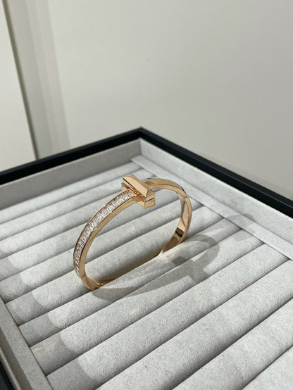 [⭐JeweliWhal]WIDE HINGED BANGLE PINK GOLD WITH BAGUETTE DIAMONDS