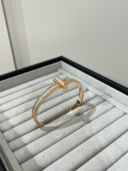 [⭐JeweliWhal]WIDE HINGED BANGLE PINK GOLD WITH BAGUETTE DIAMONDS